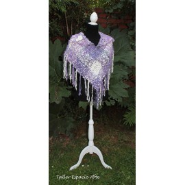 Poncho con broches
