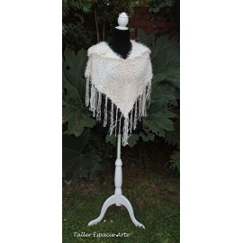 Poncho con broches