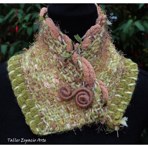Cuello con broche
