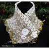 Cuello con broche