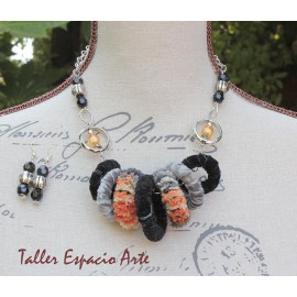 Collar corto con argollas forradas con Aros