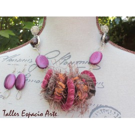 Collar corto con argollas forradas con Aros