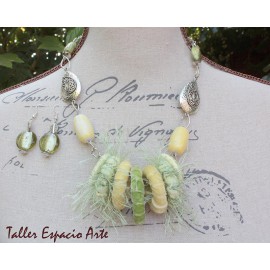 Collar corto con argollas forradas con Aros
