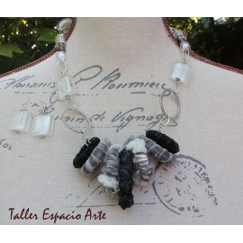Collar corto con argollas forradas con Aros