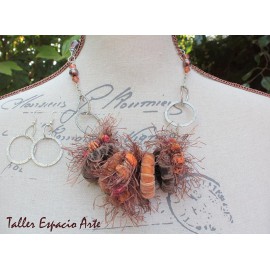 Collar corto con argollas forradas con Aros