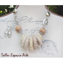 Collar corto con argollas forradas con Aros