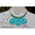Collar corto con fieltro y bordado