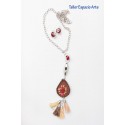 Collar largo bordado y borlas